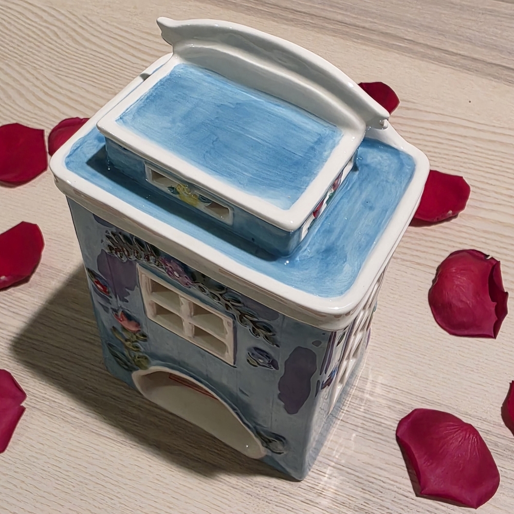 NWT Sanrio Hello Kitty Ceramic Floral Garden Shop Candle House - Picture 13 of 15